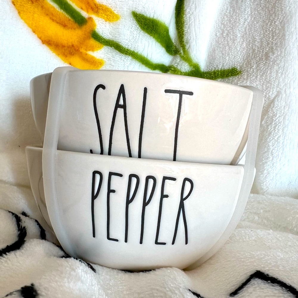‼️SOLD‼️Rae Dunn Salt and pepper holders